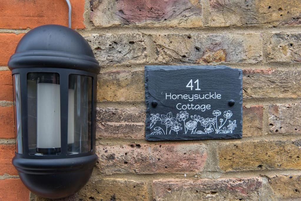 Honeysuckle Cottage 惠茨特布尔 外观 照片